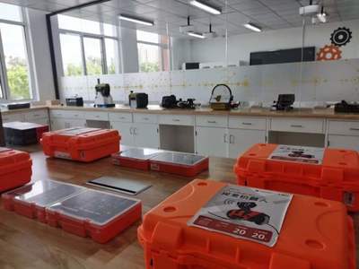 華二松江以創(chuàng)新引領(lǐng)打造“四個校園”，為區(qū)域基礎(chǔ)教育高質(zhì)量發(fā)展注入強(qiáng)勁動能