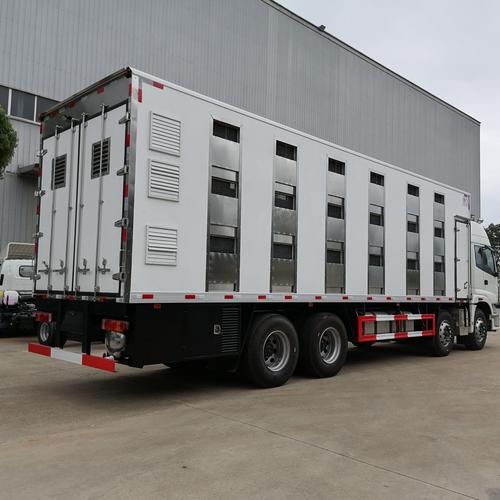 東風天錦6.8米豬仔車 高效與安全的活禽運輸專家